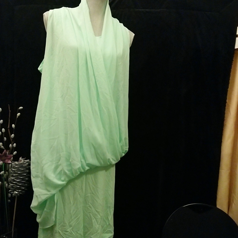 LNBF  NWT GREEN DRESS- SZ-M